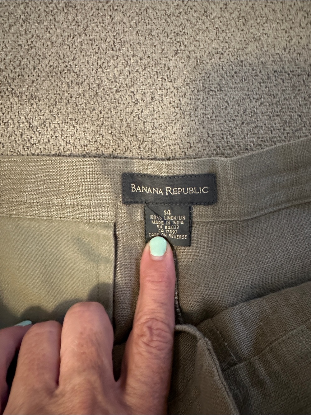 Women’s Banana Republic Olive Tie-Waist Linen Blend Pants - Picture 2 of 2
